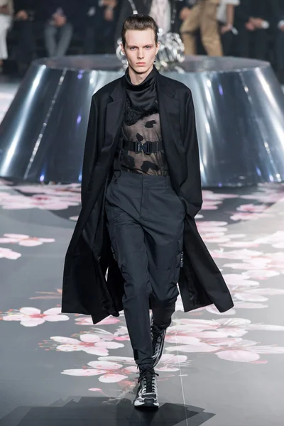 Look 18